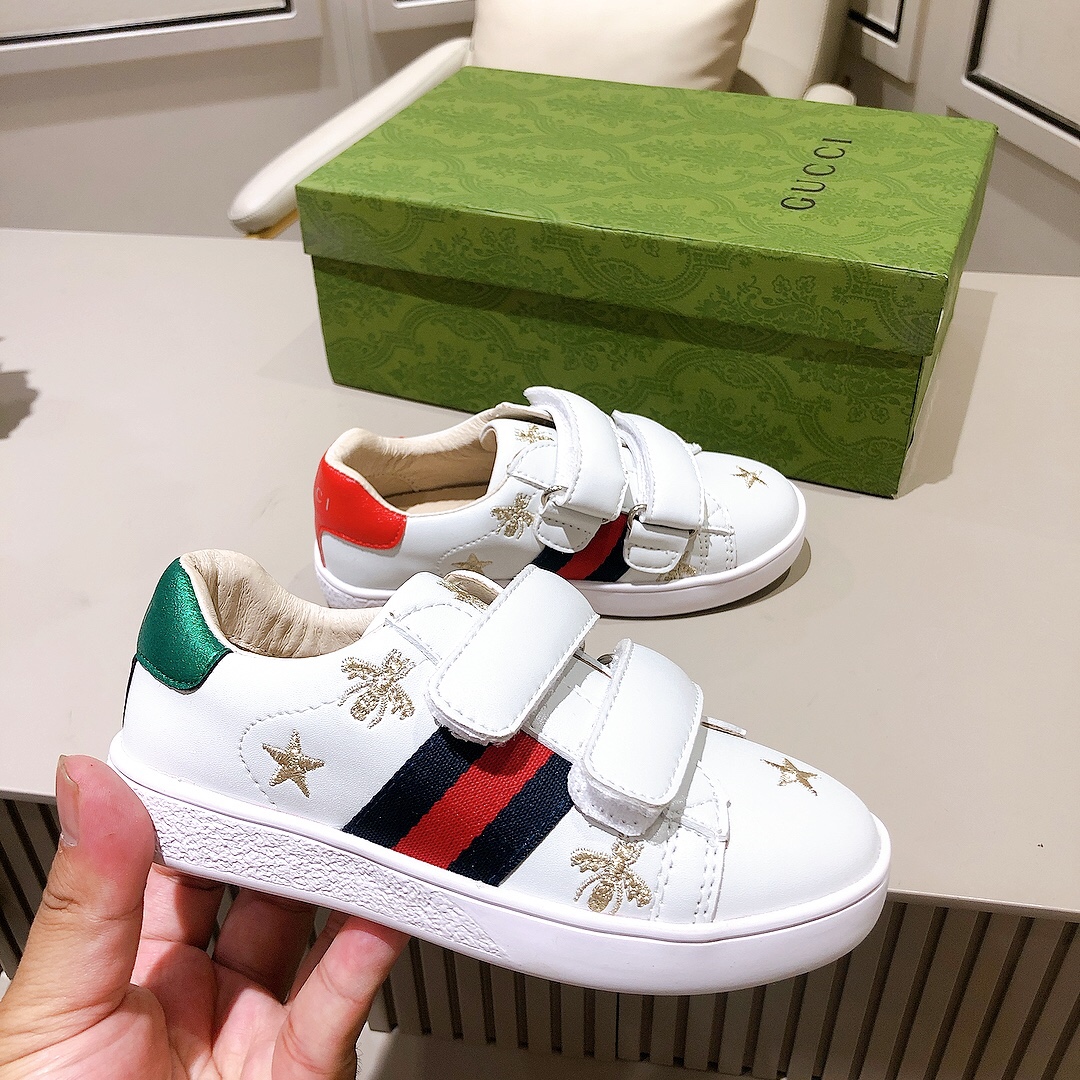 Children's shoes child